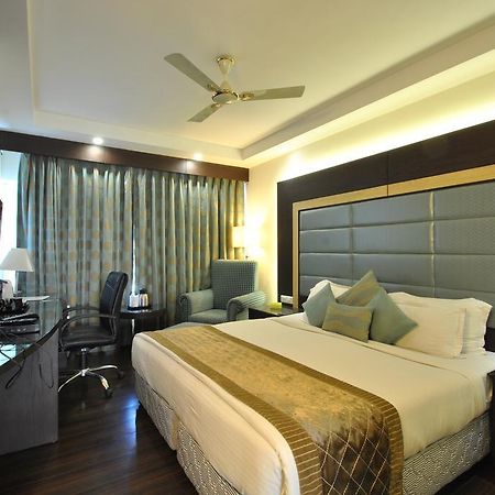 Hotel Royal Cliff Канпур Экстерьер фото