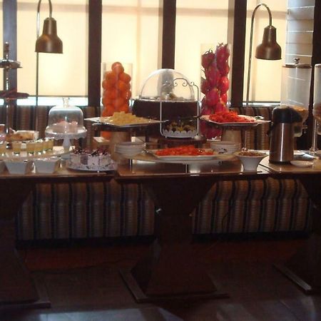Hotel Royal Cliff Канпур Экстерьер фото