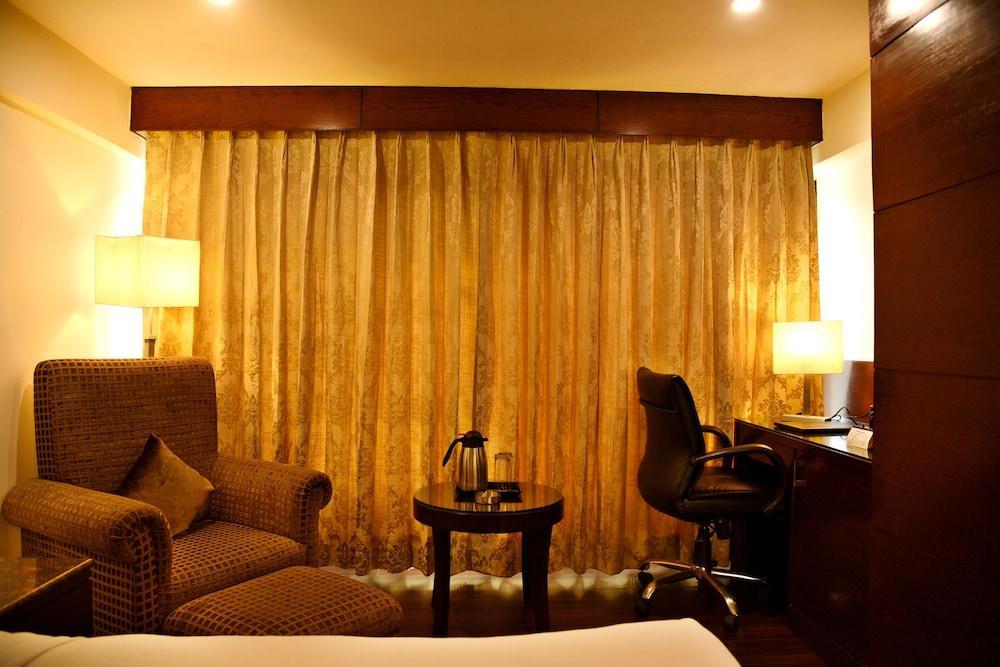 Hotel Royal Cliff Канпур Экстерьер фото