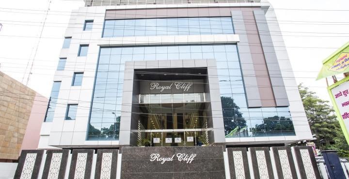Hotel Royal Cliff Канпур Экстерьер фото