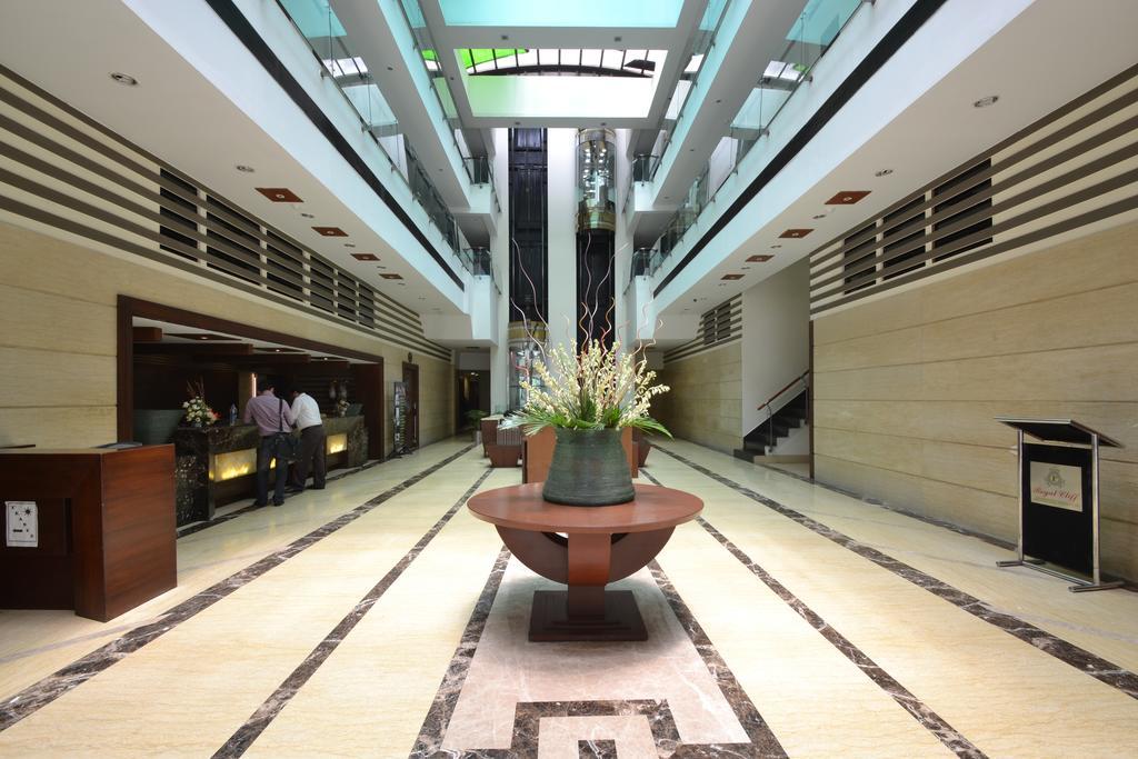 Hotel Royal Cliff Канпур Экстерьер фото