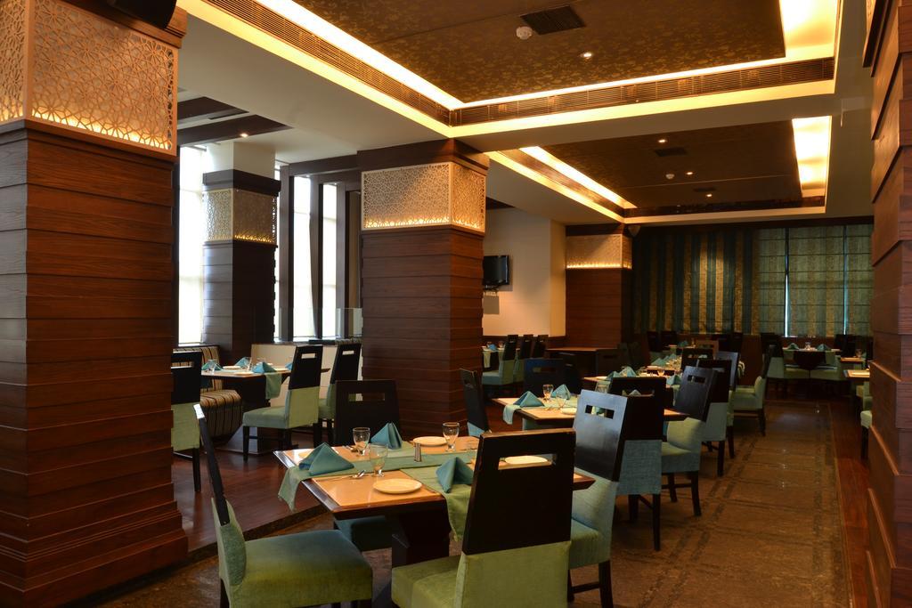 Hotel Royal Cliff Канпур Экстерьер фото