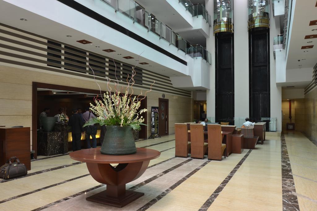Hotel Royal Cliff Канпур Экстерьер фото
