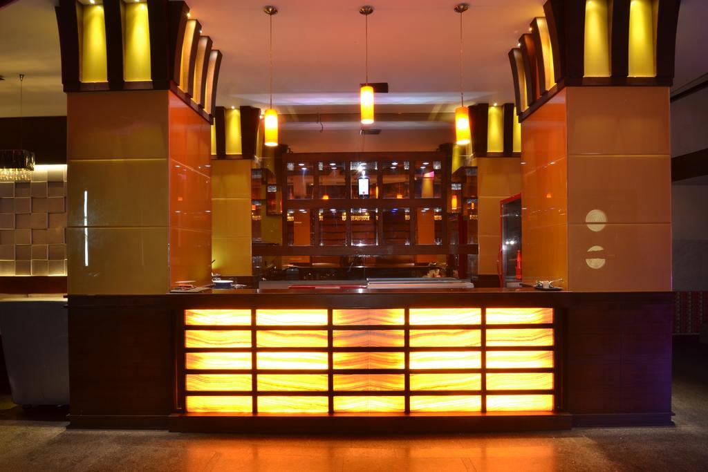 Hotel Royal Cliff Канпур Экстерьер фото