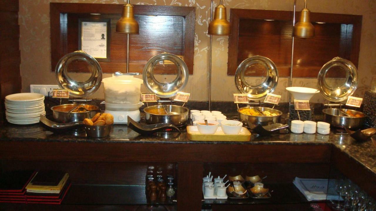 Hotel Royal Cliff Канпур Экстерьер фото